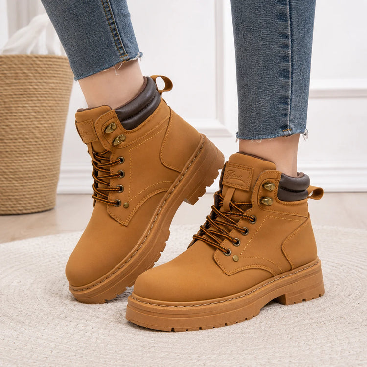 Women's ankle boots with laces and thick soles, urban style casual boots with padded collar and metallic details, autumn and winter footwear