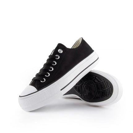 White canvas shoes with platform sole for women, featuring lace closure and comfortable textile lining, ideal for casual and outdoor use, perfect as versatile footwear. PlatiNum