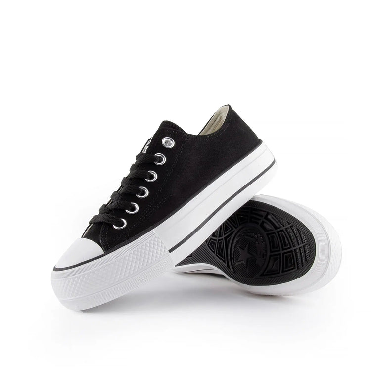 White canvas shoes with platform sole for women, featuring lace closure and comfortable textile lining, ideal for casual and outdoor use, perfect as versatile footwear. PlatiNum