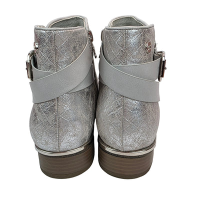 Xti women's gray silver spring ankle boots - synthetic leather boots with buckle and engraved metallic heel - chic style