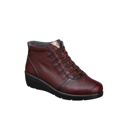 Red Laura Azaña Flat Boots for Women, comfortable footwear with a versatile design perfect for autumn, featuring a non-slip sole.