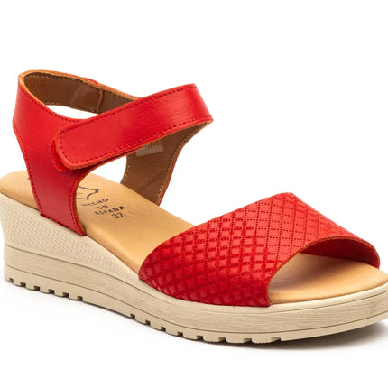 Black wedge sandals for women with velcro closure and engraved upper made in spain model e649 sizes 36 to 41 high style PlatiNum