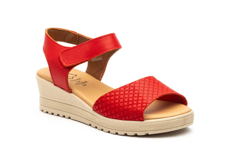 Black wedge sandals for women with velcro closure and engraved upper made in spain model e649 sizes 36 to 41 high style PlatiNum