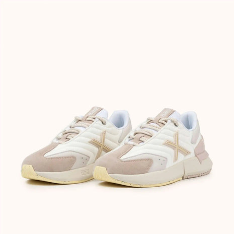Munich Avant WMN Women's Sneakers - Retro style with mixed leather and mesh, cushioned insole, and durable rubber sole for urban comfort, perfect for casual or sporty looks. Ideal comfortable women's shoes for walking. PlatiNum