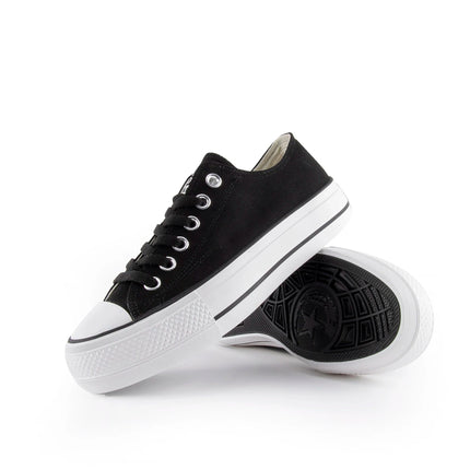 White canvas shoes with platform sole for women, featuring lace closure and comfortable textile lining, ideal for casual and outdoor use, perfect as versatile footwear. PlatiNum