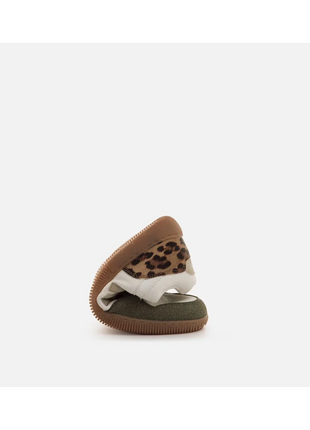 Leopard Print Barefoot Sneakers for Women by Mustang Free, lightweight with flexible sole, ideal for transitioning to barefoot shoes, available in sizes 36 to 41, perfect for casual and urban styles. PlatiNum