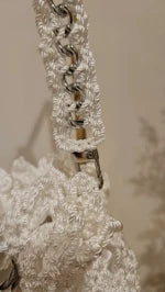 Borsa per Confetti da Sposa in Crochet Bianco, Design Fatto a Mano con Chiusura Regolabile e Manico Intrecciato, Stile Romantico ed Elegante, Ideale per Matrimoni ed Eventi Speciali