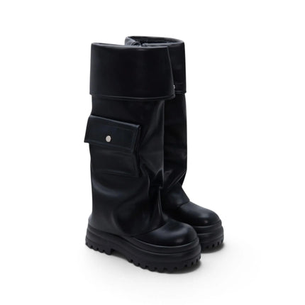 High black boots with platform and triple sole, pocket and side zipper, interior lining, autumn winter fashion trend, comfortable and light, ideal