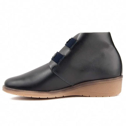 Leather ankle boot with wedge for women. Akilav puriskin 104905
