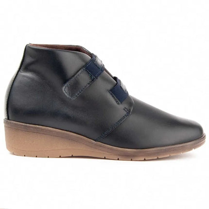 Leather ankle boot with wedge for women. Akilav puriskin 104905