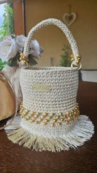 Borsa a Secchiello di Lusso in Crochet, Design Esclusivo con Strass e Frange, Manico Rigido e Chiusura Arricciata, Finiture Brillanti ed Eleganti, Ideale per Eventi e Look di Alta Classe
