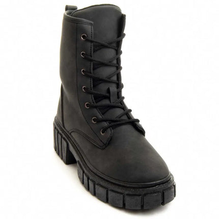 Comfortable boot for women.  montevita militarsuav 77300