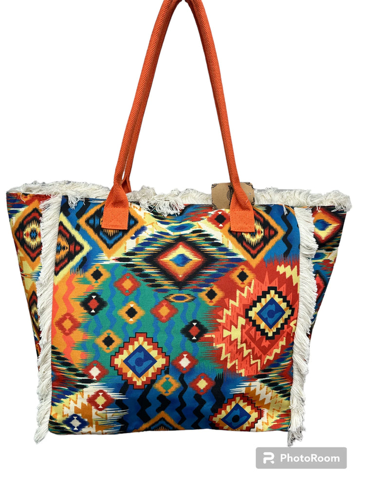 MIGLIORATA Borsa grande da spiaggia o piscina con stampe originali e frange di nappine in cotone bianco, dimensioni 55*37*19 cm. Dotata di tasche interne e fodera. Tessuto 100% poliestere.