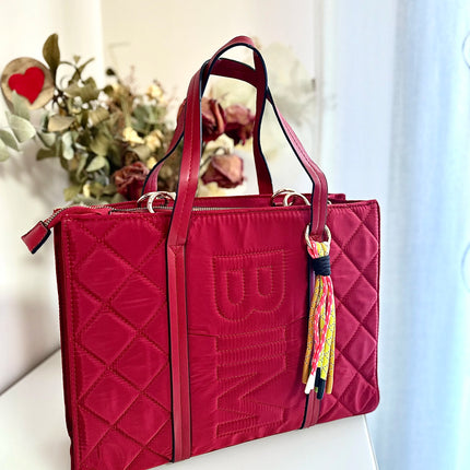 Borsa quadrata grande in nylon rosso: grande capacità e stile elegante.