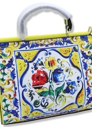 Borsa a tracolla con manico, decorata con Maioliche siciliane e fiori su sfondo giallo, disponibile in 2 misure.