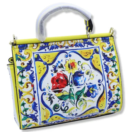 Borsa a tracolla con manico, decorata con Maioliche siciliane e fiori su sfondo giallo, disponibile in 2 misure.