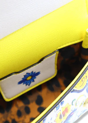 Borsa a tracolla con manico, decorata con Maioliche siciliane e fiori su sfondo giallo, disponibile in 2 misure.