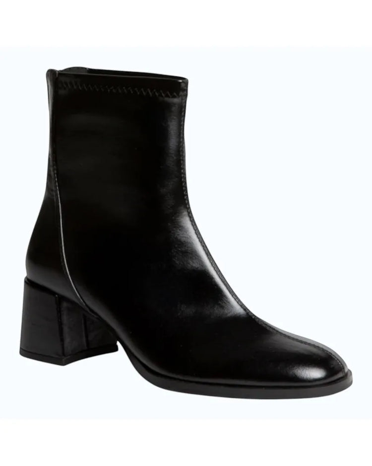 Corina retro ankle boot with zipper heel 11822