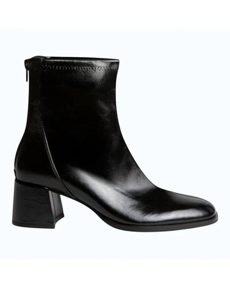 Corina retro ankle boot with zipper heel 11822