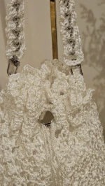 Borsa per Confetti da Sposa in Crochet Bianco, Design Fatto a Mano con Chiusura Regolabile e Manico Intrecciato, Stile Romantico ed Elegante, Ideale per Matrimoni ed Eventi Speciali