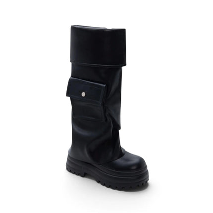 High black boots with platform and triple sole, pocket and side zipper, interior lining, autumn winter fashion trend, comfortable and light, ideal