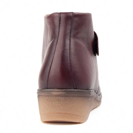 Leather ankle boot with wedge for women. Akilav puriskin 104907