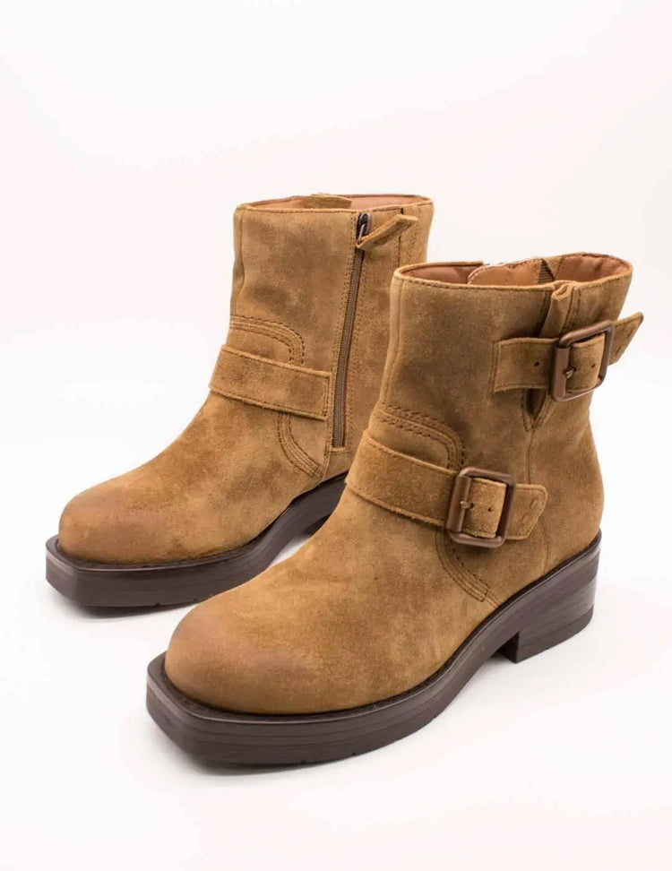 Clarks boot 26178892   Rebelle buckle walnut suede for women