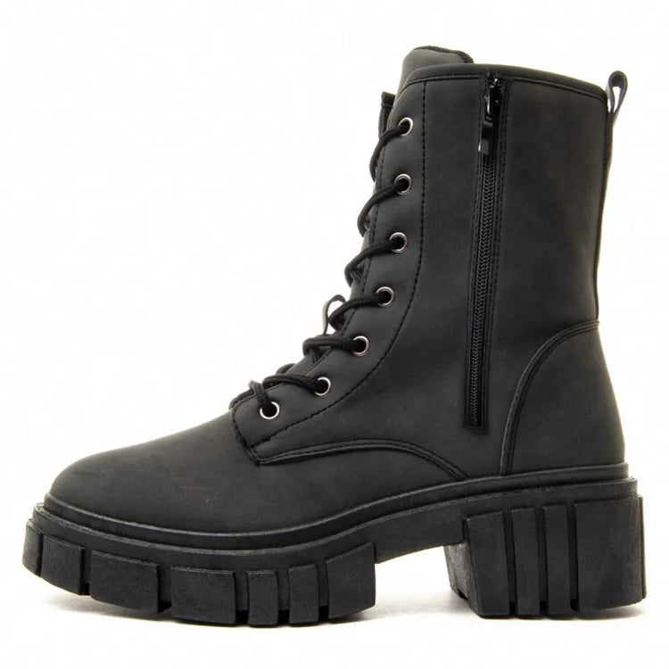 Comfortable boot for women.  montevita militarsuav 77300