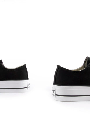 White canvas shoes with platform sole for women, featuring lace closure and comfortable textile lining, ideal for casual and outdoor use, perfect as versatile footwear. PlatiNum