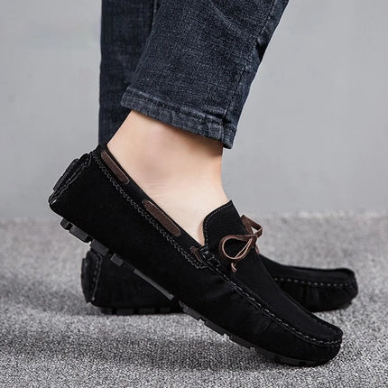2025 Mocassino da uomo Grigio Marrone Nero Mocassini Scarpe da uomo in pelle Designer di lusso Marchio Moda Sneakers Appartamenti Slip on Leggero