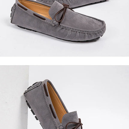 2025 Mocassino da uomo Grigio Marrone Nero Mocassini Scarpe da uomo in pelle Designer di lusso Marchio Moda Sneakers Appartamenti Slip on Leggero