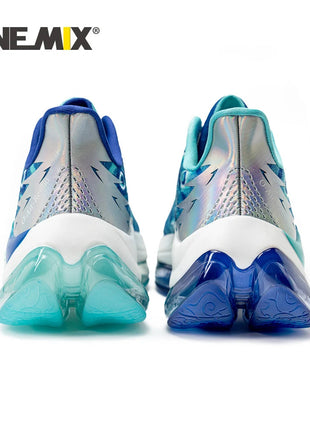 Scarpe da corsa da uomo ONEMIX rimbalzo ammortizzante scarpe sportive da corsa all'aperto traspiranti scarpe da ginnastica da uomo con aumento dell'altezza 6-7cm PlatiNum