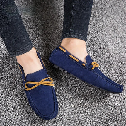2025 Mocassino da uomo Grigio Marrone Nero Mocassini Scarpe da uomo in pelle Designer di lusso Marchio Moda Sneakers Appartamenti Slip on Leggero