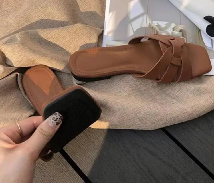 Nuove donne di arrivo Pantofole estive Presentazioni aziende produttrici giochi Open Toe Scarpe casual piatte Sandalo per il tempo libero Infradito da spiaggia femminile Big Size 41 42 43