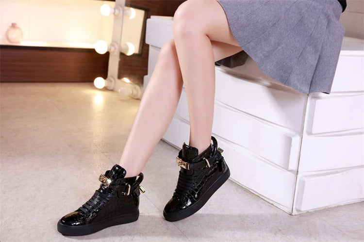Women’s Genuine Cow Leather Flat Ankle Boots Stone Pattern Black High with Lace Sneakers Designer With Lock Luxury Brands Shoes