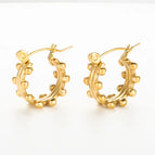 Gold earrings / 7