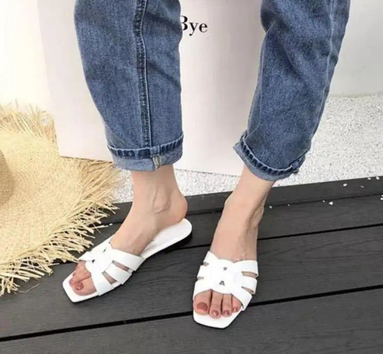 Nuove donne di arrivo Pantofole estive Presentazioni aziende produttrici giochi Open Toe Scarpe casual piatte Sandalo per il tempo libero Infradito da spiaggia femminile Big Size 41 42 43