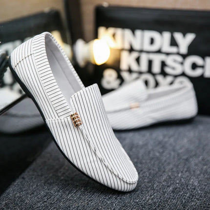 Mocassini uomo primavera estate taglie forti scarpe Casual piatte comode leggere uomo Slip traspirante su scarpe da guida in morbida pelle