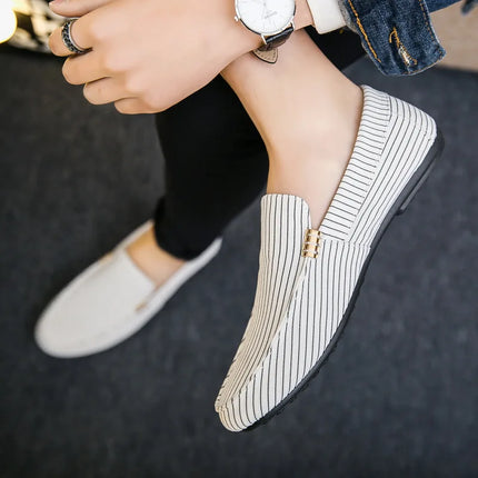 Mocassini uomo primavera estate taglie forti scarpe Casual piatte comode leggere uomo Slip traspirante su scarpe da guida in morbida pelle