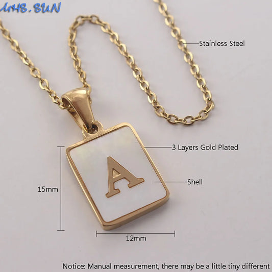 MHS.SUN Collana con ciondolo a conchiglia con 26 alfabeti quadrati alla moda Gioielli in acciaio inossidabile per le donne Collana con catena a lettere Regalo per feste 1 pezzo
