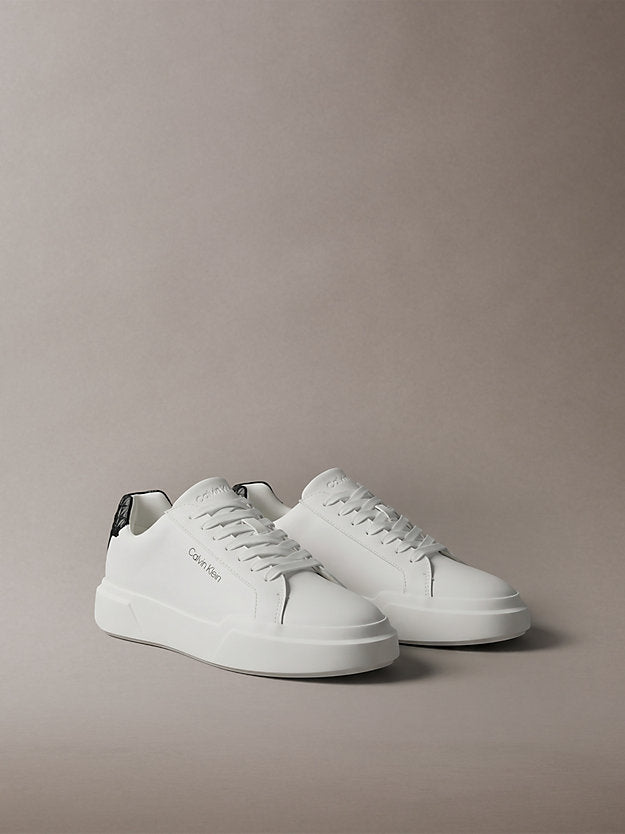 chunky sneakers ad alta trazione e resistenza in pelle bright white/black da uomini calvin klein