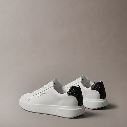 chunky sneakers ad alta trazione e resistenza in pelle bright white/black da uomini calvin klein