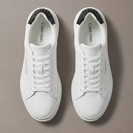 chunky sneakers ad alta trazione e resistenza in pelle bright white/black da uomini calvin klein