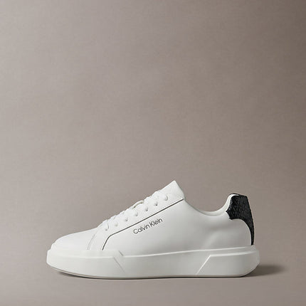 chunky sneakers ad alta trazione e resistenza in pelle bright white/black da uomini calvin klein