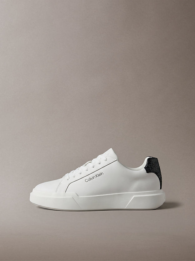 chunky sneakers ad alta trazione e resistenza in pelle bright white/black da uomini calvin klein