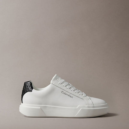 chunky sneakers ad alta trazione e resistenza in pelle bright white/black da uomini calvin klein