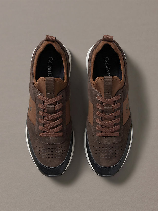 sneakers da corsa in camoscio con logo mid brown/rocky brown/creamy da uomini calvin klein