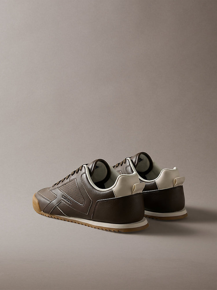 ck kay - sneakers runner dal profilo essenziale rocky brown/dk ecru da uomini calvin klein