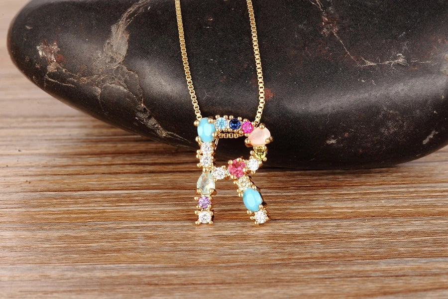 Nidin vendita calda colore arcobaleno iniziale CZ collana fascino lettera ciondolo nome gioielli accessori donna Fine festa regalo di compleanno
