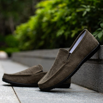 Nuovi uomini mocassini scarpe moda uomo morbido mocassini mocassini tela Slip-On scarpe Casual uomo Outdoor Walking uomo calzature